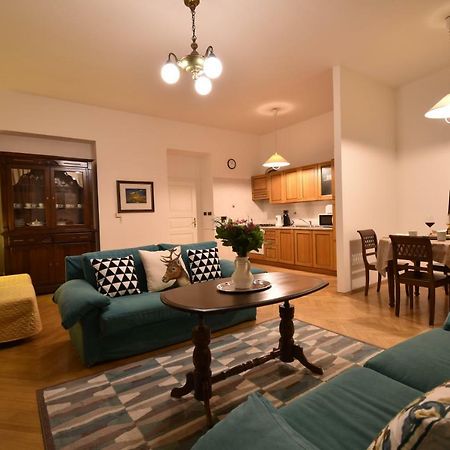 شقة براغ  في Cozy Flat By The Astronomical Clock المظهر الخارجي الصورة