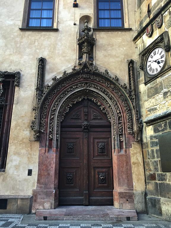 شقة براغ  في Cozy Flat By The Astronomical Clock المظهر الخارجي الصورة