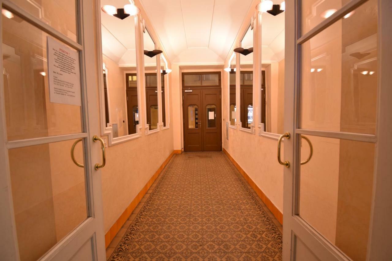شقة براغ  في Cozy Flat By The Astronomical Clock المظهر الخارجي الصورة