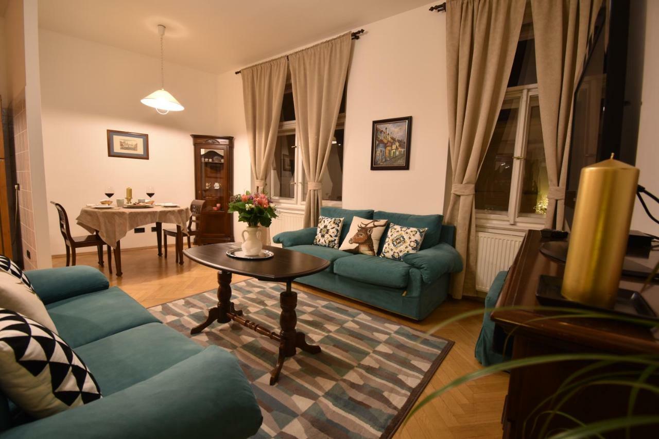 شقة براغ  في Cozy Flat By The Astronomical Clock المظهر الخارجي الصورة