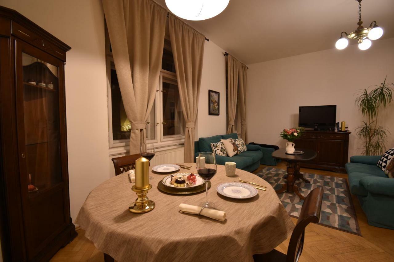 شقة براغ  في Cozy Flat By The Astronomical Clock المظهر الخارجي الصورة
