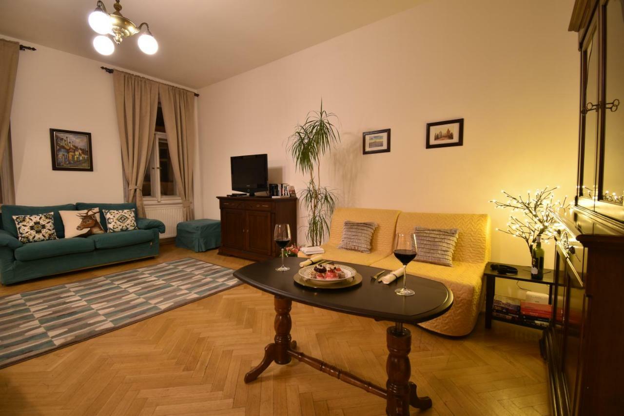شقة براغ  في Cozy Flat By The Astronomical Clock المظهر الخارجي الصورة
