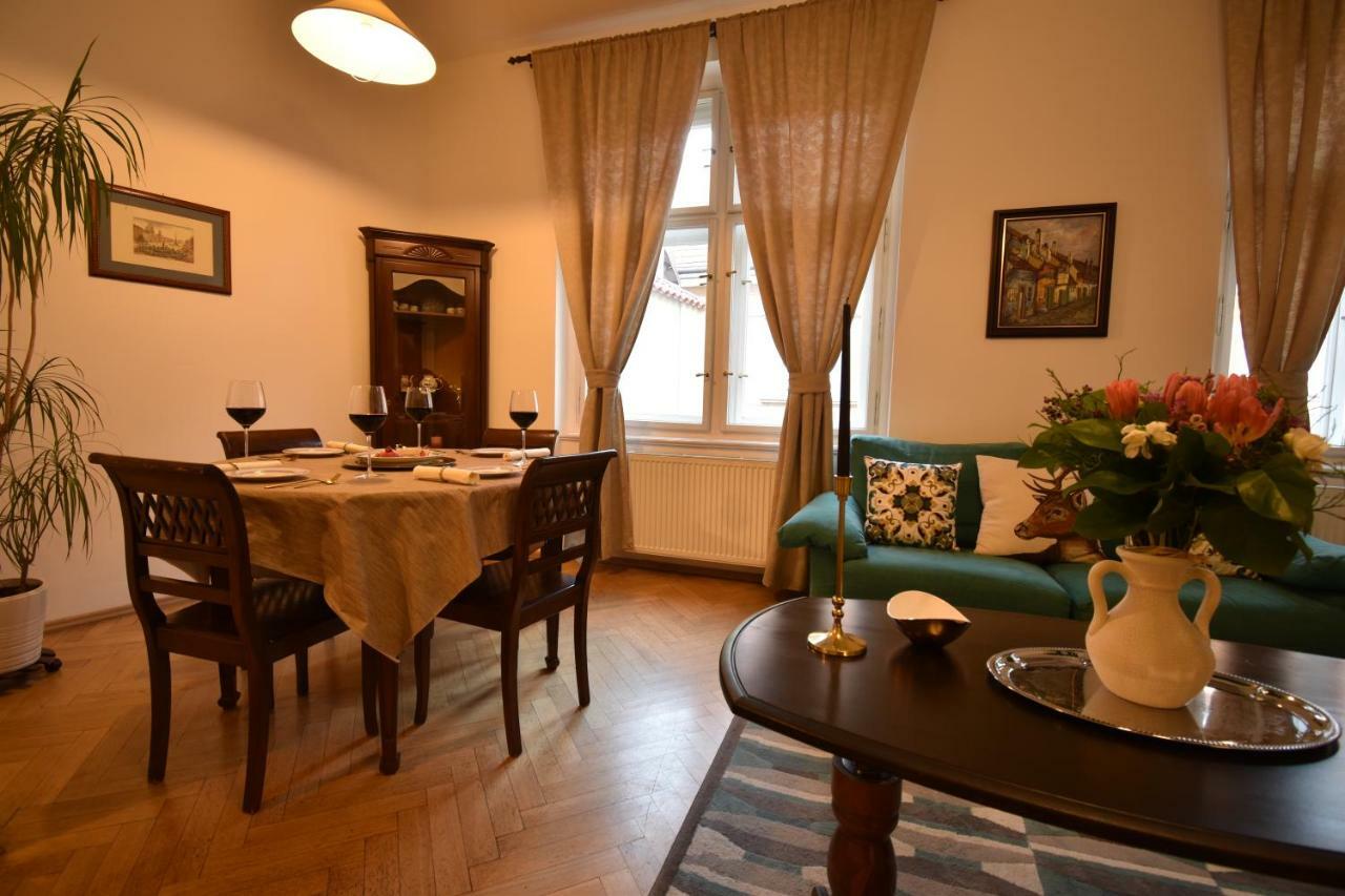 شقة براغ  في Cozy Flat By The Astronomical Clock المظهر الخارجي الصورة