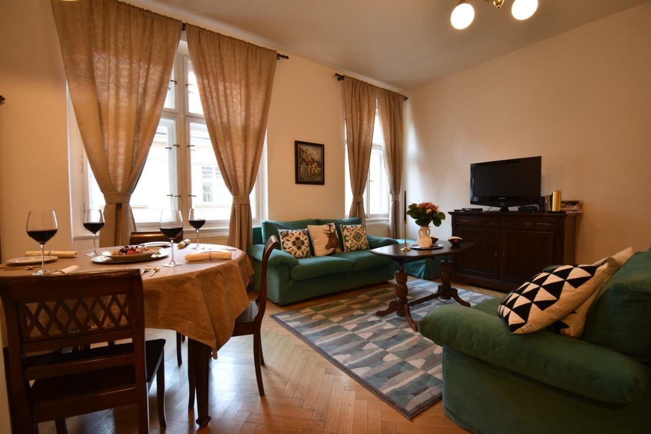 شقة براغ  في Cozy Flat By The Astronomical Clock المظهر الخارجي الصورة