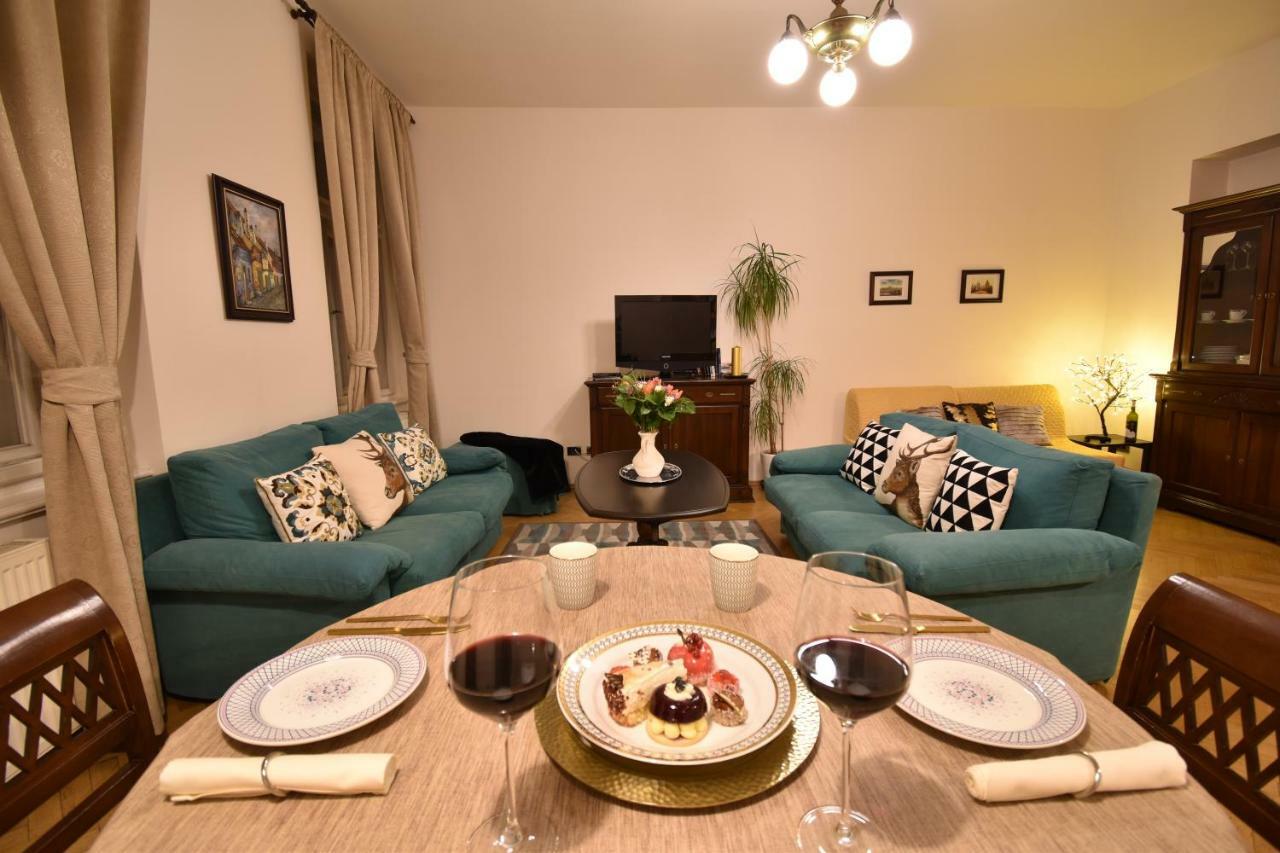 شقة براغ  في Cozy Flat By The Astronomical Clock المظهر الخارجي الصورة