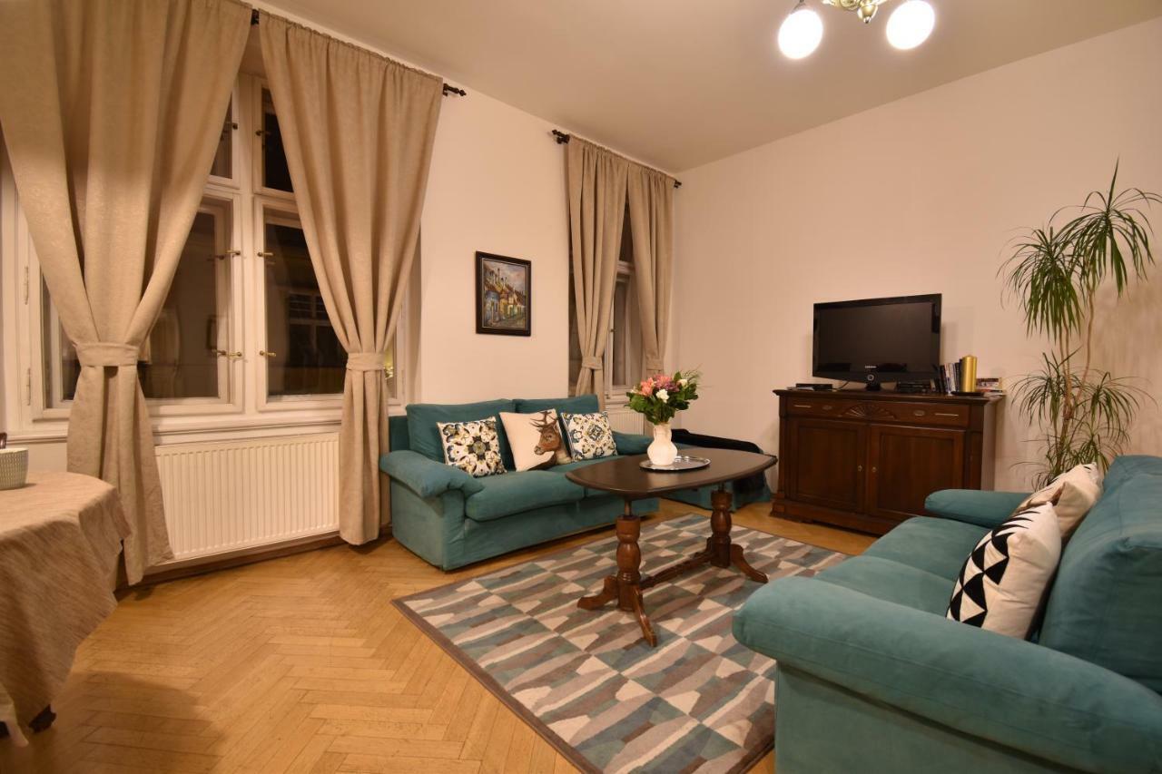 شقة براغ  في Cozy Flat By The Astronomical Clock المظهر الخارجي الصورة