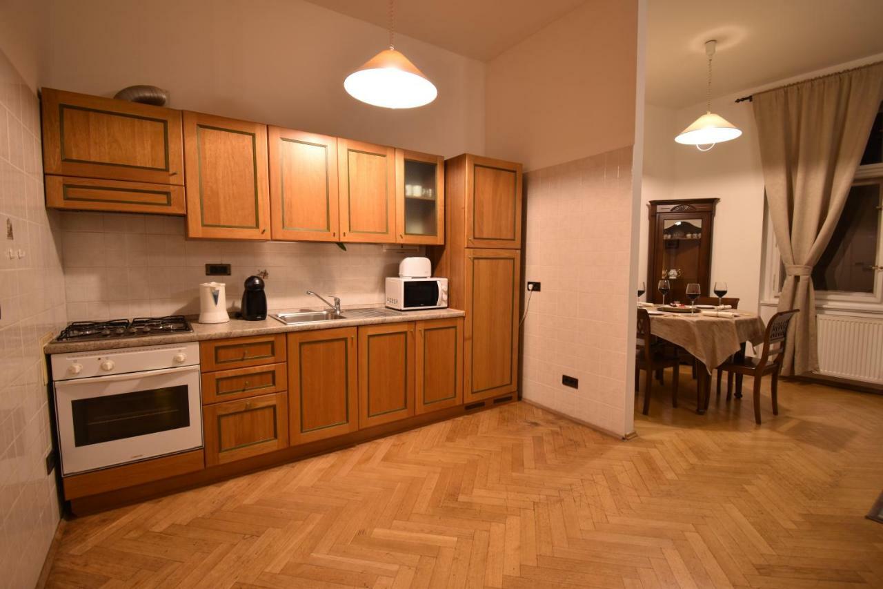 شقة براغ  في Cozy Flat By The Astronomical Clock المظهر الخارجي الصورة