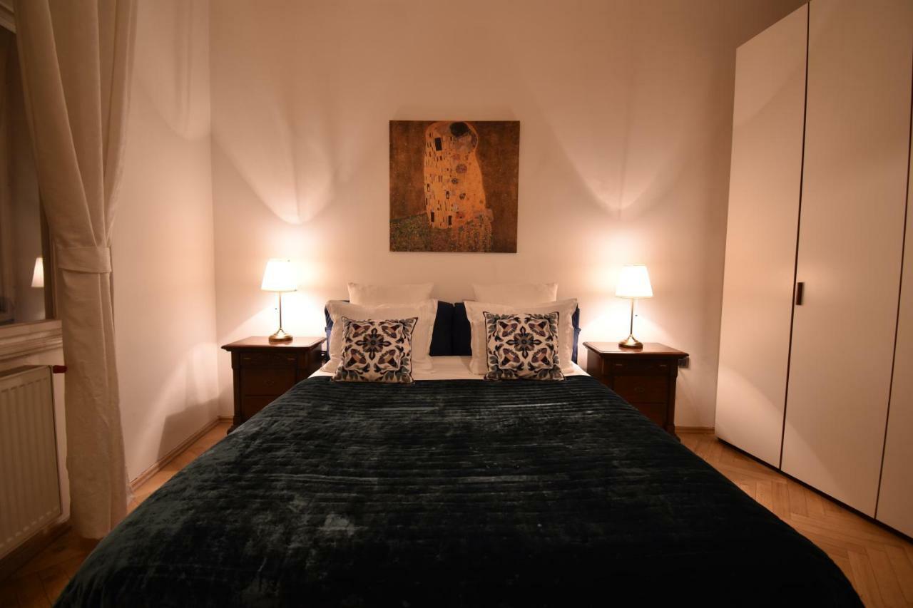 شقة براغ  في Cozy Flat By The Astronomical Clock المظهر الخارجي الصورة