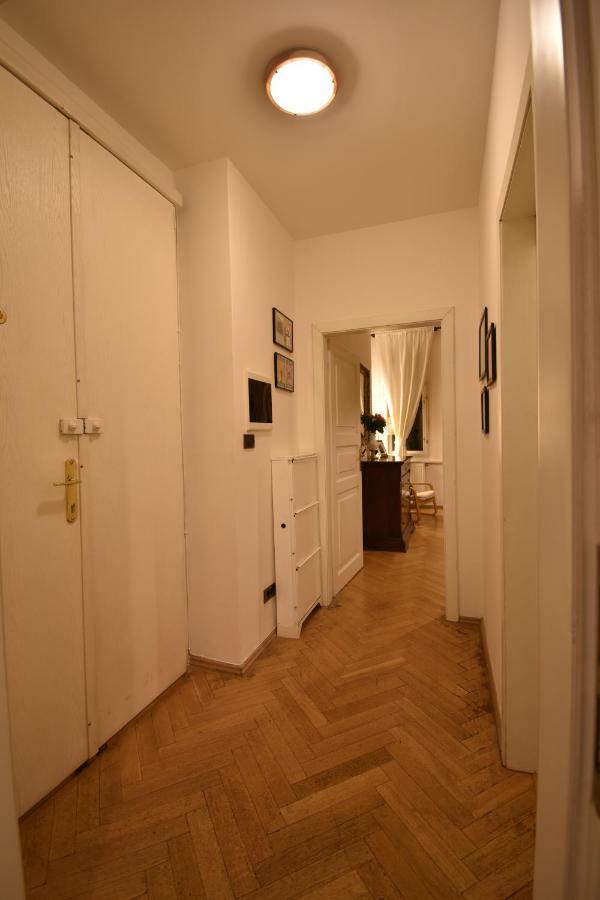 شقة براغ  في Cozy Flat By The Astronomical Clock المظهر الخارجي الصورة
