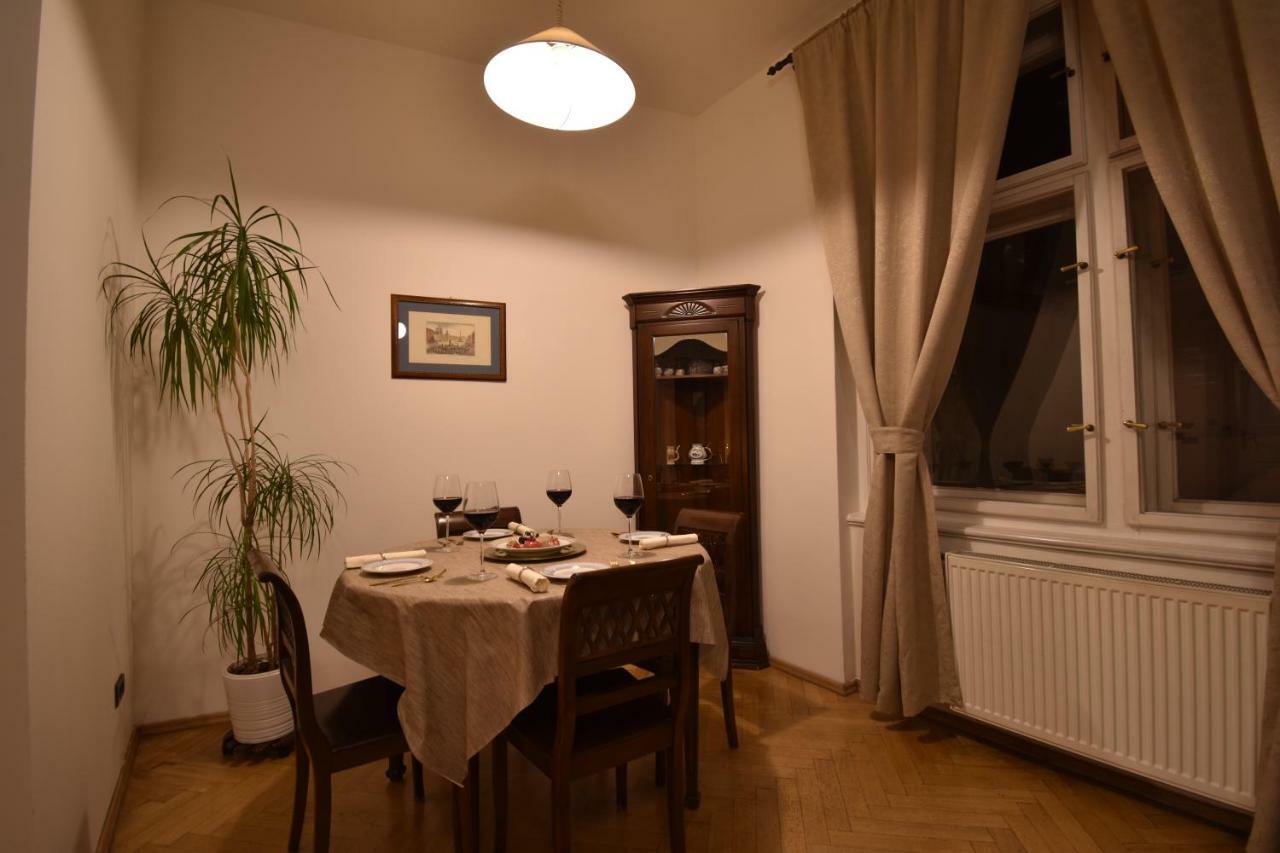 شقة براغ  في Cozy Flat By The Astronomical Clock المظهر الخارجي الصورة