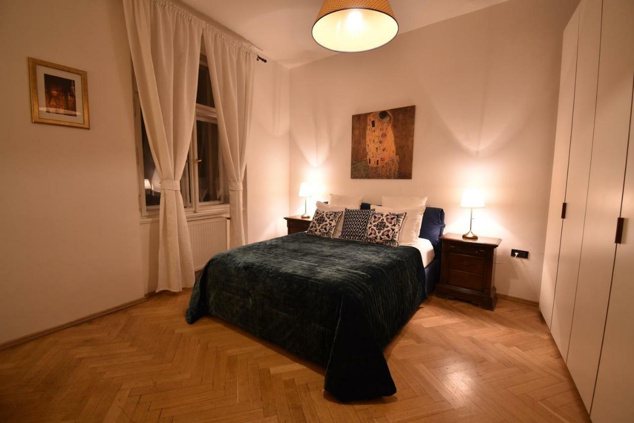 شقة براغ  في Cozy Flat By The Astronomical Clock المظهر الخارجي الصورة