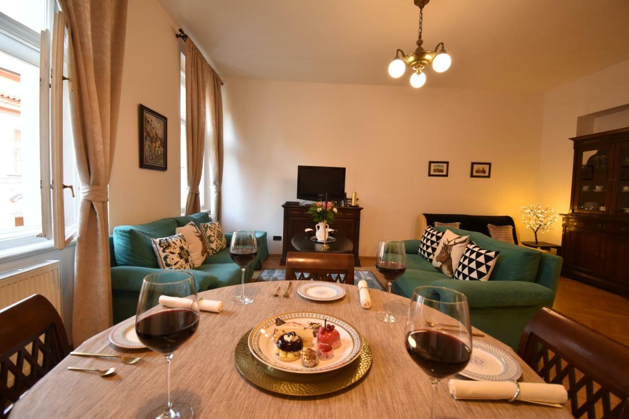 شقة براغ  في Cozy Flat By The Astronomical Clock المظهر الخارجي الصورة