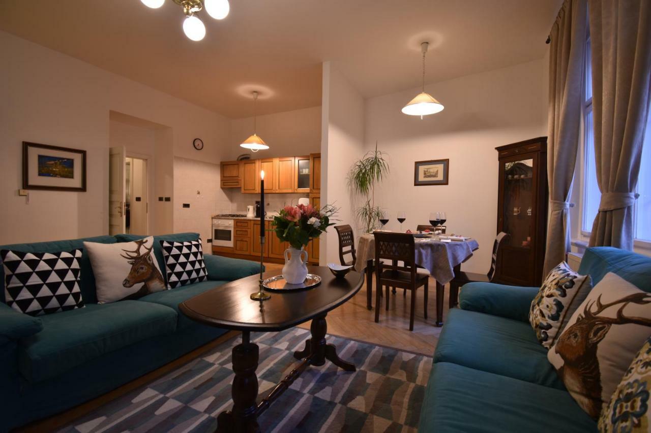 شقة براغ  في Cozy Flat By The Astronomical Clock المظهر الخارجي الصورة