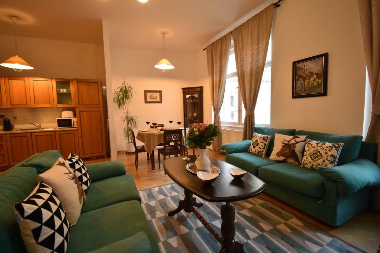 شقة براغ  في Cozy Flat By The Astronomical Clock المظهر الخارجي الصورة