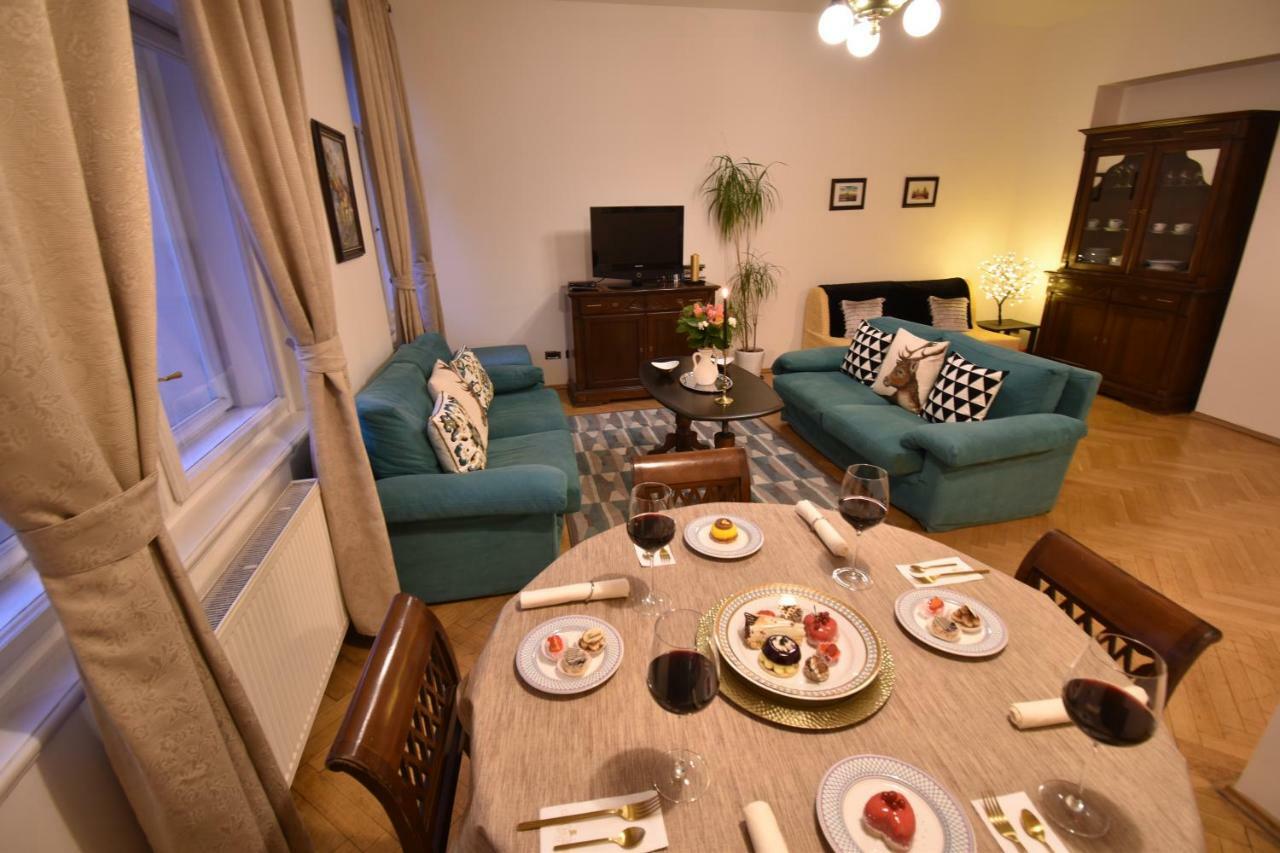 شقة براغ  في Cozy Flat By The Astronomical Clock المظهر الخارجي الصورة