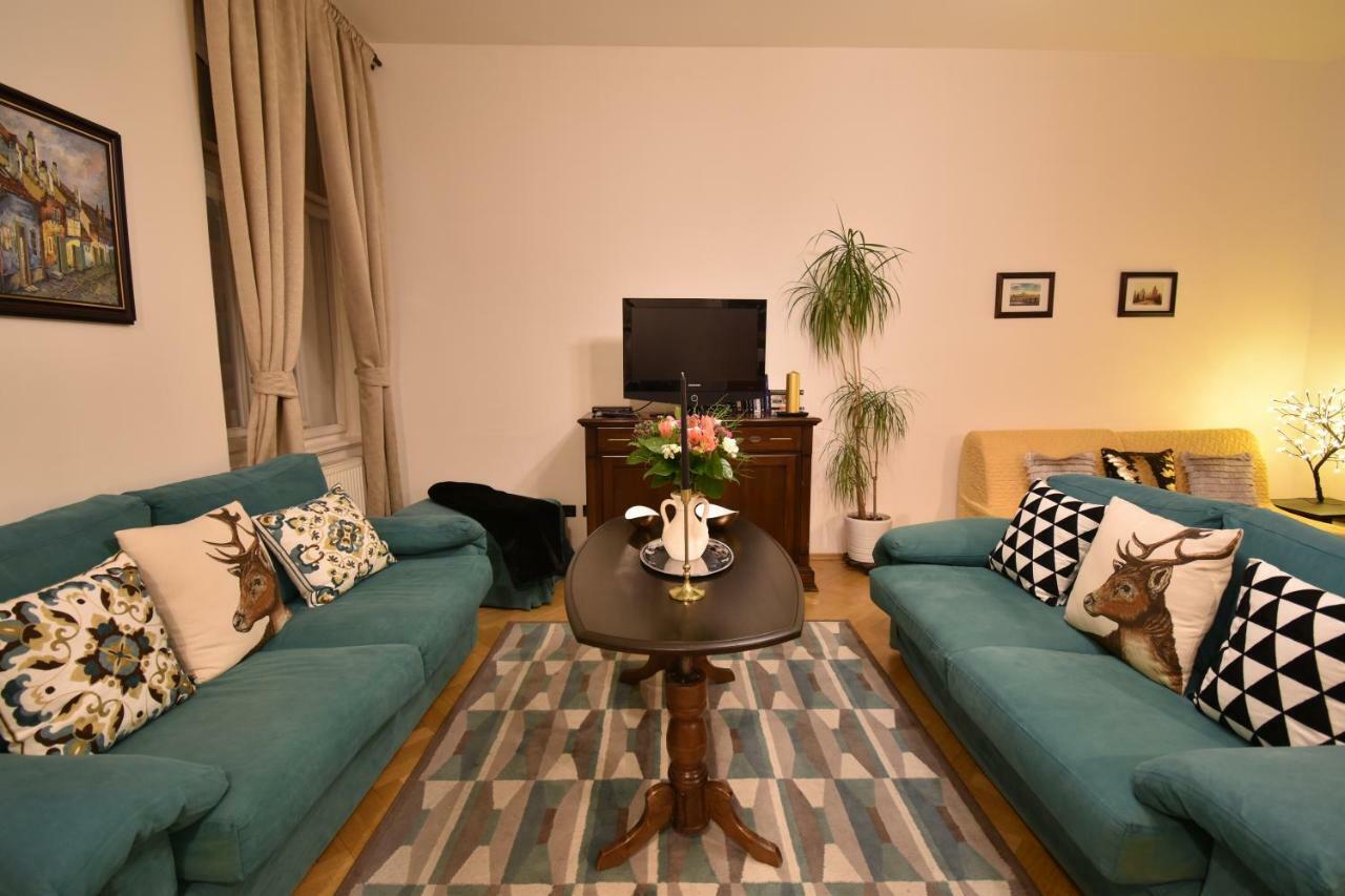 شقة براغ  في Cozy Flat By The Astronomical Clock المظهر الخارجي الصورة