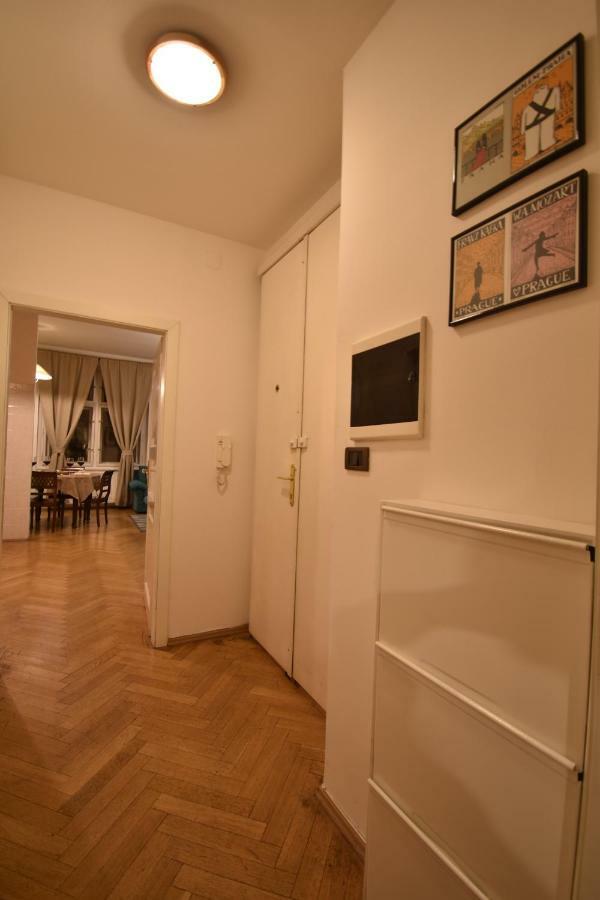 شقة براغ  في Cozy Flat By The Astronomical Clock المظهر الخارجي الصورة
